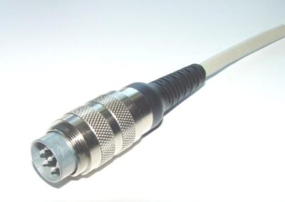 Kabelkonfektion, DIN-Kabelstecker, 360° EMV-Schirmung, Gitterknickschutztülle umspritzt, Schutzgrad IP67